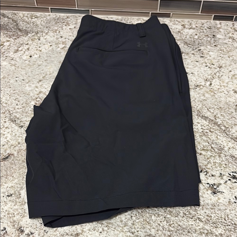 Under Armour mens golf shorts size 32